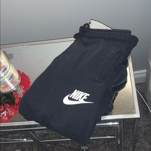 Nike woman’s (Small) sweatpant/jogger